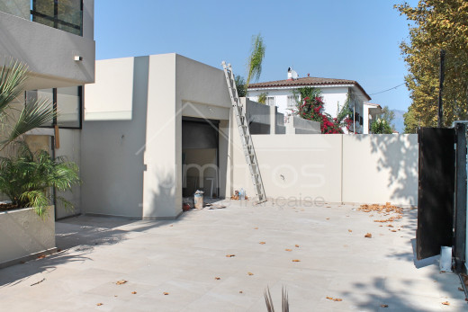 Villa au canal large avec amarre de 12m