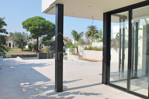 Villa au canal large avec amarre de 12m