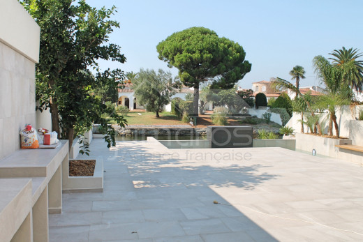 Villa au canal large avec amarre de 12m