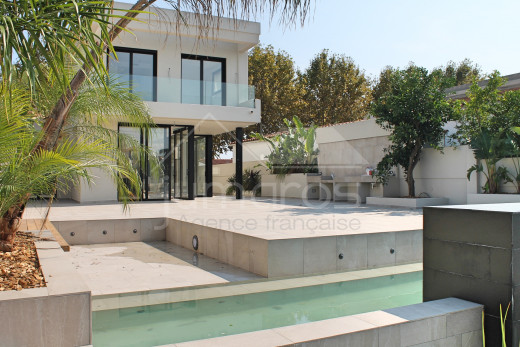 Villa au canal large avec amarre de 12m