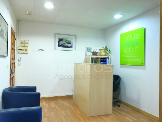 Spacieux Local dans le centre de Roses