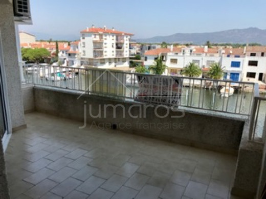 Apartamento renovado en el centro de la ciudad, cerca playa