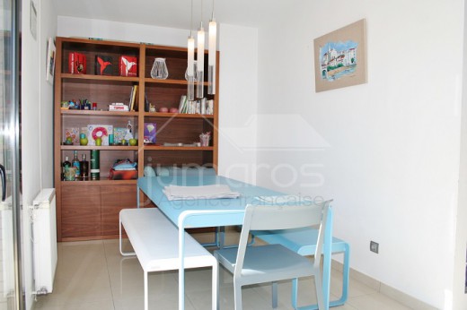 5 chambres, 240m2, garage privé, piscine communautaire