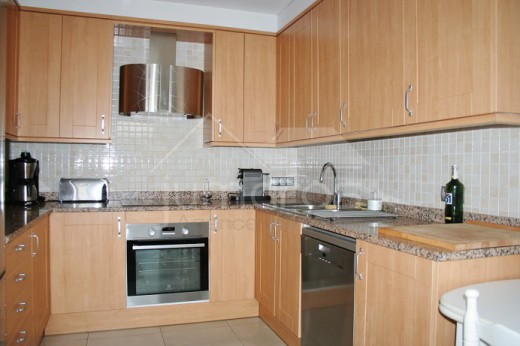 5 chambres, 240m2, garage privé, piscine communautaire