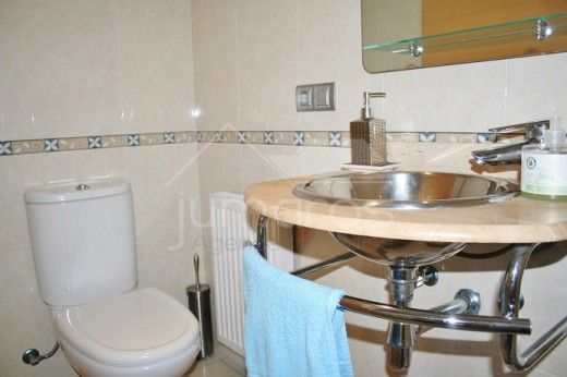 5 chambres, 240m2, garage privé, piscine communautaire