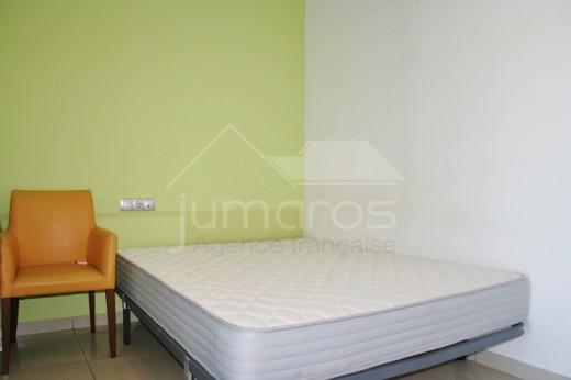 5 chambres, 240m2, garage privé, piscine communautaire
