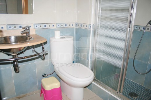 5 chambres, 240m2, garage privé, piscine communautaire