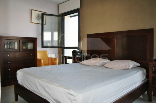5 chambres, 240m2, garage privé, piscine communautaire