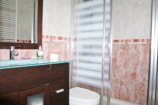 5 chambres, 240m2, garage privé, piscine communautaire