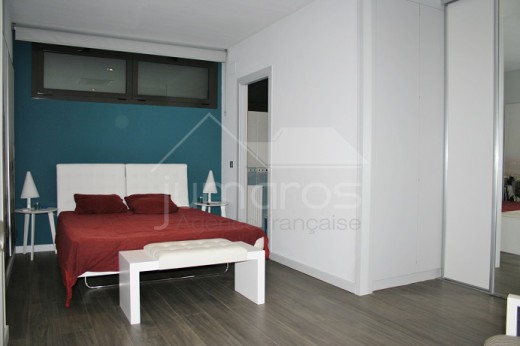 5 chambres, 240m2, garage privé, piscine communautaire