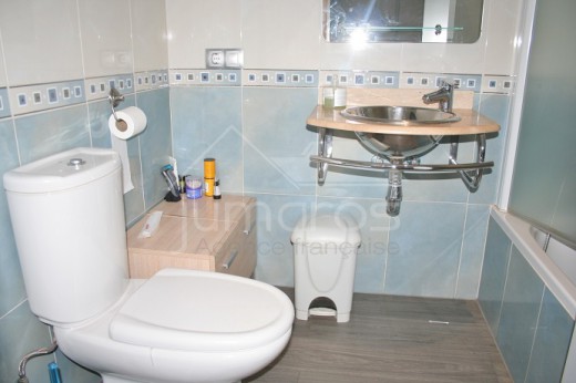 5 chambres, 240m2, garage privé, piscine communautaire