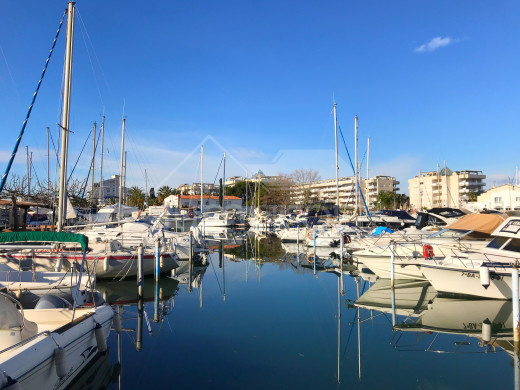 Amarre voilier de 3x9m + parking  à Santa Margarida
