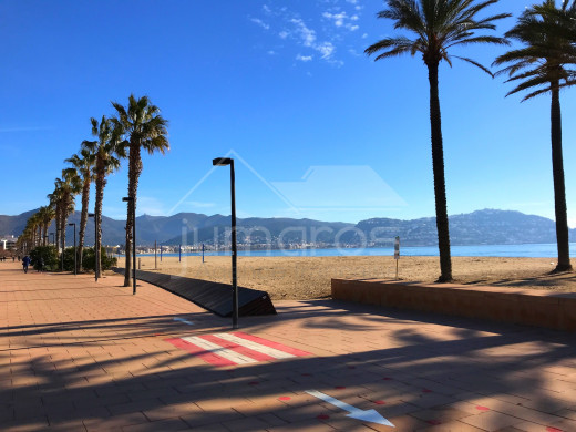 PROMOTION NEUVE : 2 chambres, 4ème étage à 200m de la plage