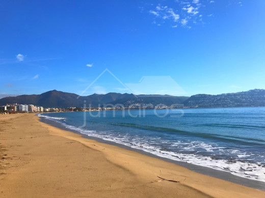 PROMOTION NEUVE : 2 chambres, 4ème étage à 200m de la plage