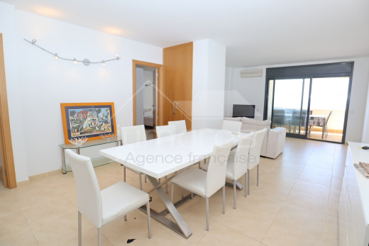 OPPORTUNITÉ! appartement moderne en 1ère ligne de mer
