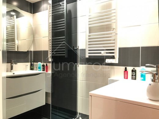 2 chambres, 59m2, terrasse de 10m2, piscine communautaire