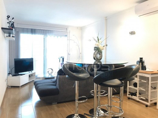 2 chambres, 59m2, terrasse de 10m2, piscine communautaire