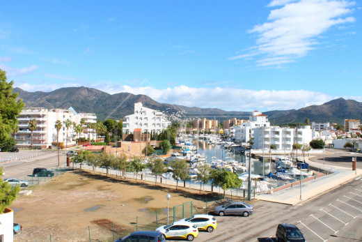 Appartement avec vue sur la marina et la montagne
