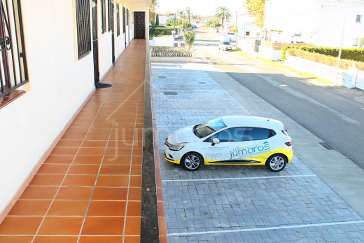 Vue canal, rénové, piscine communautaire, parking