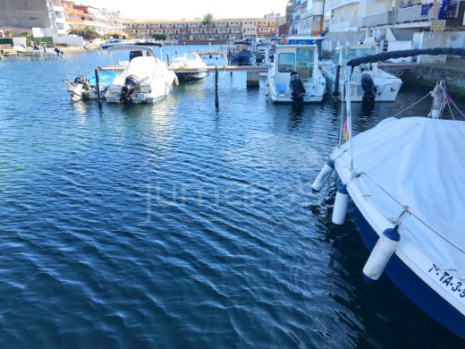 Rénové, vue canal, terrasse et amarre privée