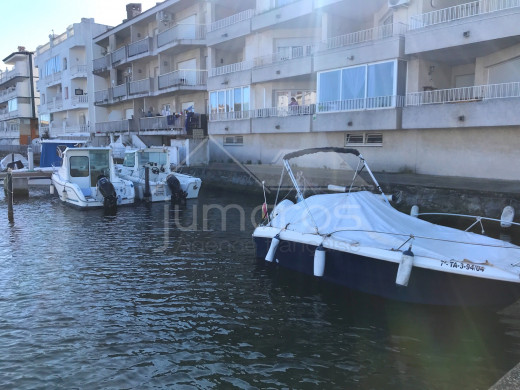 Rénové, vue canal, terrasse et amarre privée