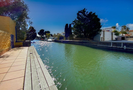 Maison avec 12,5m d'amarre à Empuriabrava, avec licence touristique