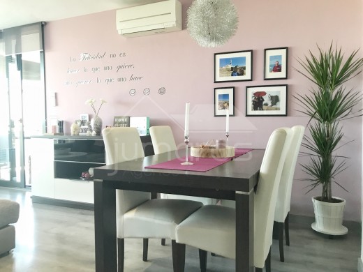 Bel Appartement avec piscine communautaire au centre de Roses
