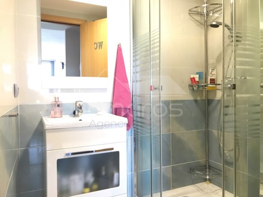 Bel Appartement avec piscine communautaire au centre de Roses