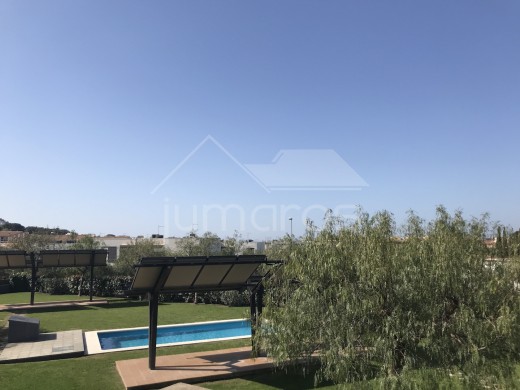 Bel Appartement avec piscine communautaire au centre de Roses