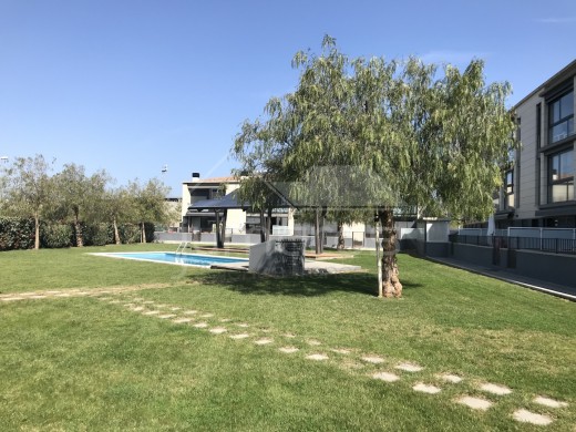 Bel Appartement avec piscine communautaire au centre de Roses