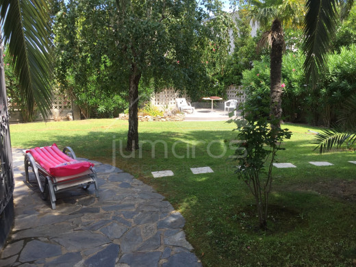 Immeuble de 6 appartements, piscine, parking, proche plage et centre