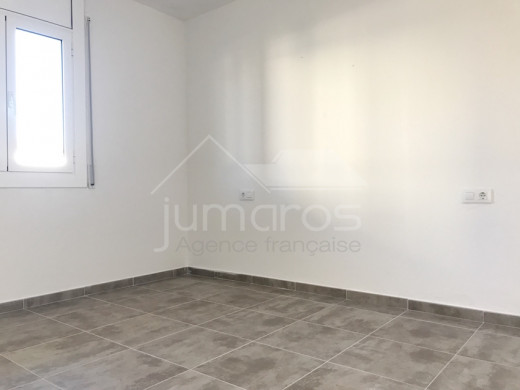 Appartement au canal avec terrasse, place de parking et piscine