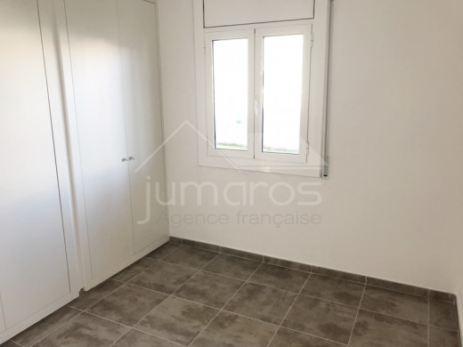 Appartement au canal avec terrasse, place de parking et piscine