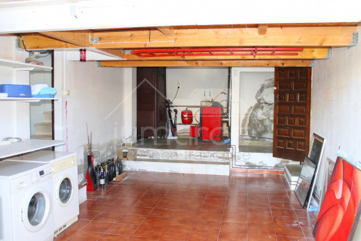 Grande maison avec amarre pour voilier, piscine et garage