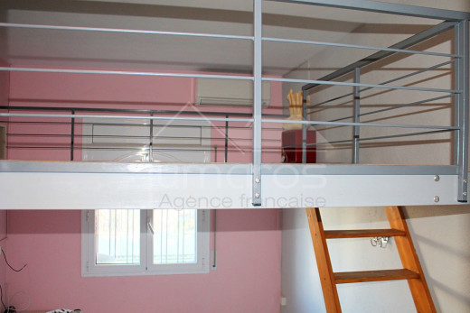 Grande maison avec amarre pour voilier, piscine et garage