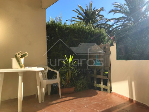 Appartement au canal avec terrasse, place de parking et piscine