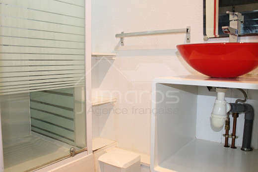Grande maison avec amarre pour voilier, piscine et garage