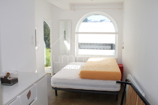 Grande maison avec amarre pour voilier, piscine et garage