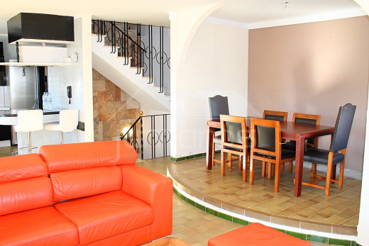 Grande maison avec amarre pour voilier, piscine et garage