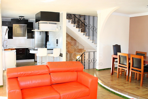 Grande maison avec amarre pour voilier, piscine et garage