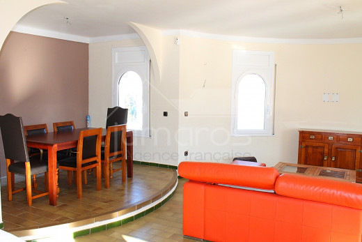 Grande maison avec amarre pour voilier, piscine et garage