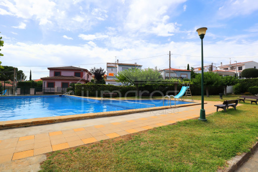 2 chambres avec piscine à Roses