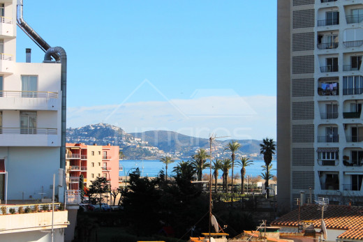 Studio vue mer à 100m de la plage