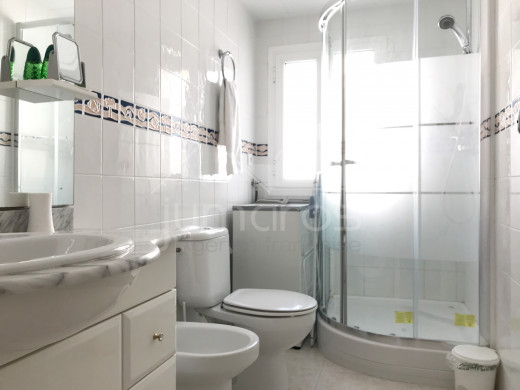 3 chambres, 83 m2, vue mer et parking privé