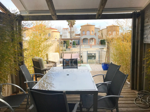 2 chambres, 83m2, jacuzzi, garage privé, amarre