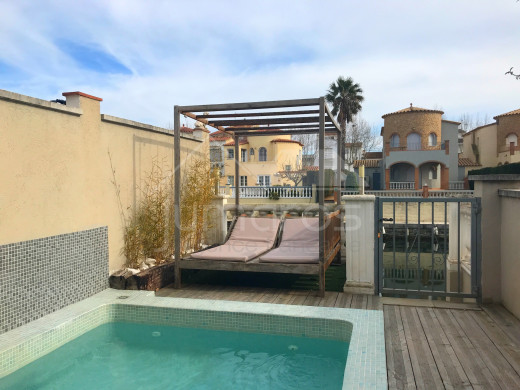 2 chambres, 83m2, jacuzzi, garage privé, amarre
