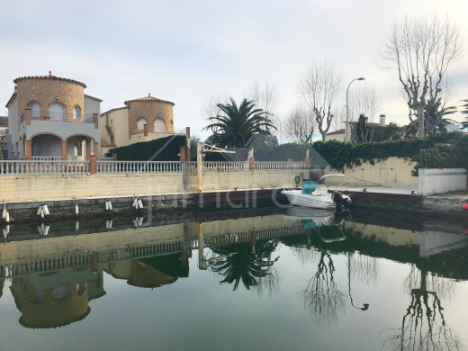 2 chambres, 83m2, jacuzzi, garage privé, amarre
