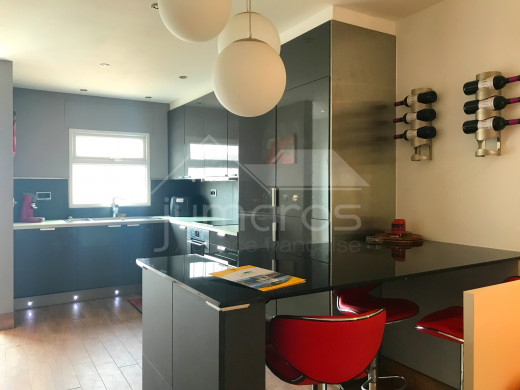2 chambres, 83m2, jacuzzi, garage privé, amarre