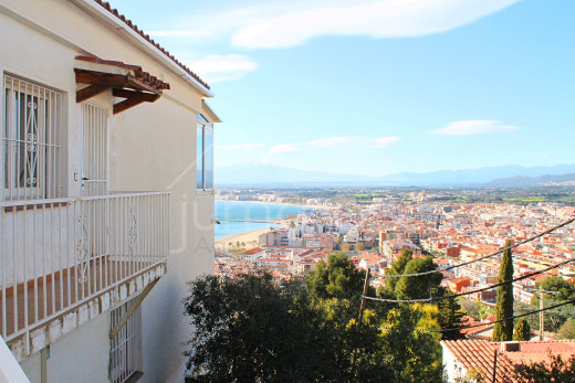 Très grand appartement à Roses, 4 chambres, 152m2, 2 parkings privés