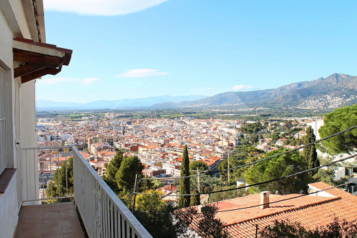 Très grand appartement à Roses, 4 chambres, 152m2, 2 parkings privés